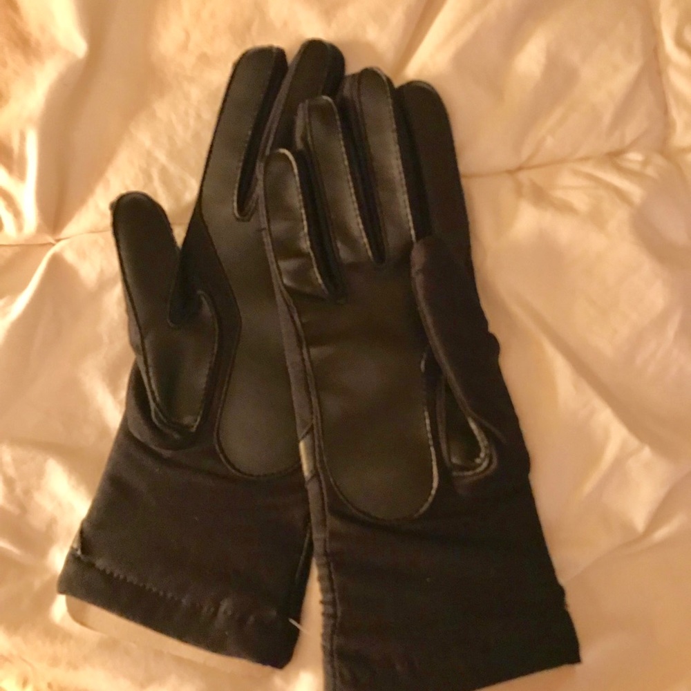 Car gloves with panels stretchy NWOT